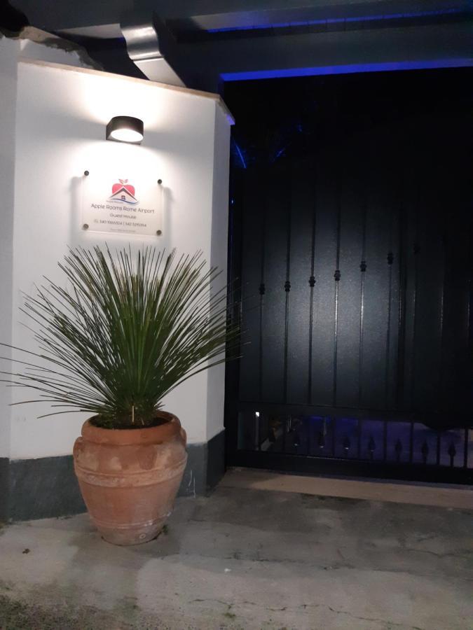 Apple Rooms Rome Airport Fiumicino Exterior photo Entrance to the museum