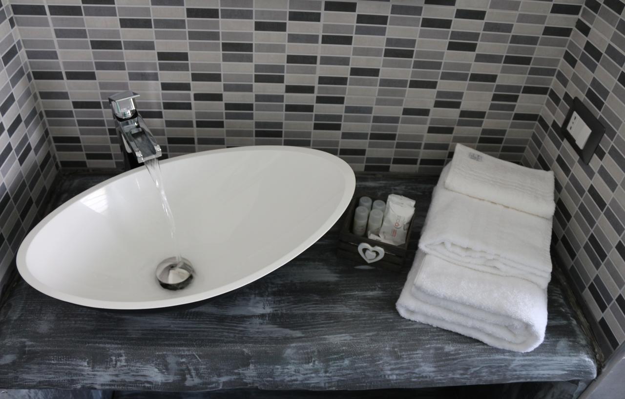 Apple Rooms Rome Airport Fiumicino Exterior photo Bathroom amenities