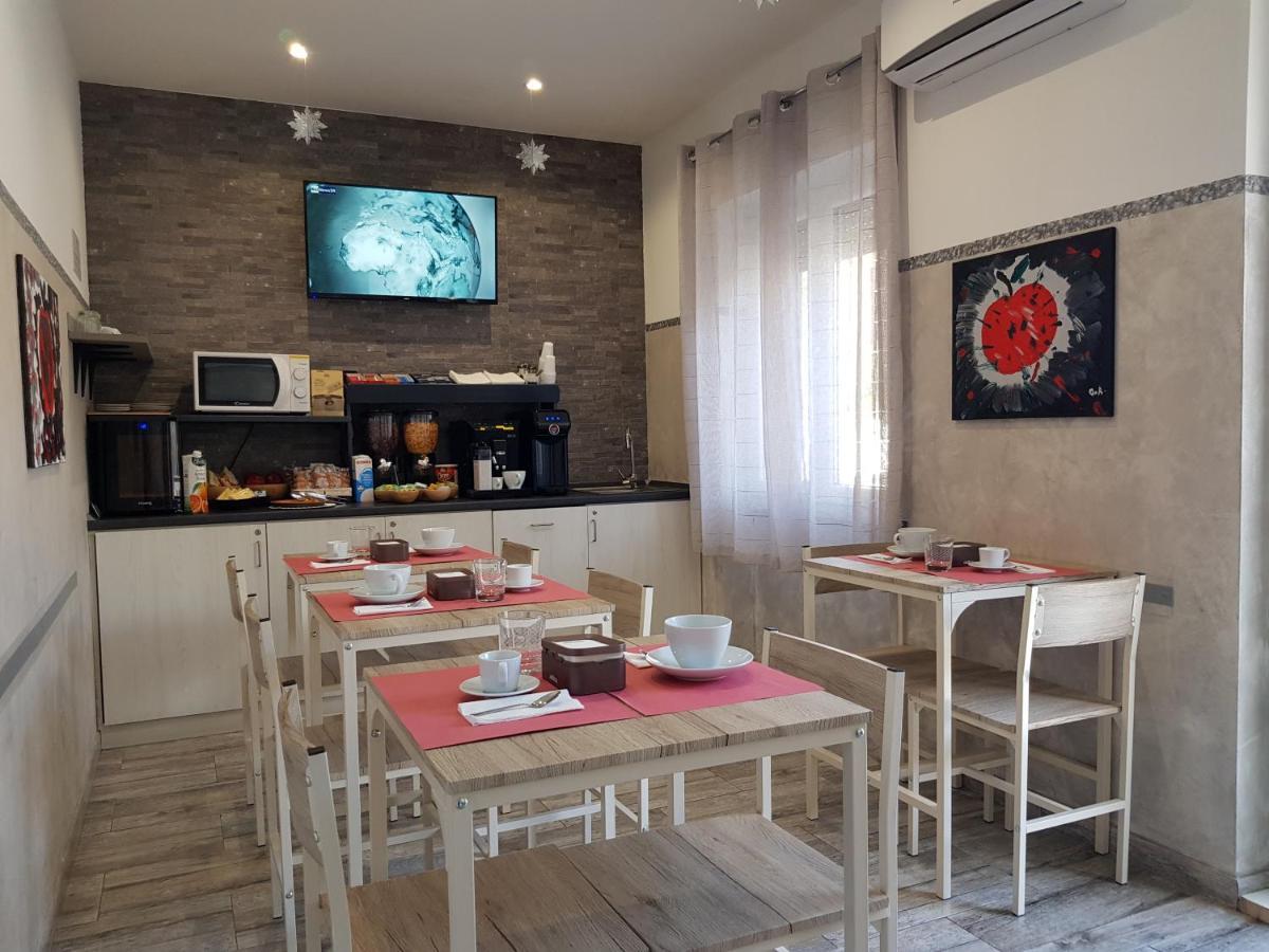 Apple Rooms Rome Airport Fiumicino Exterior photo Breakfast room