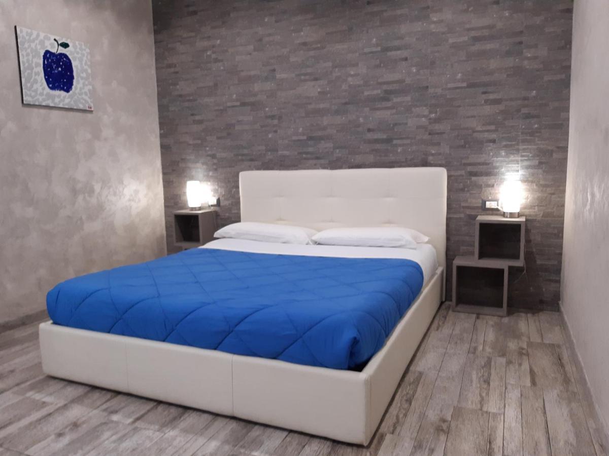 Apple Rooms Rome Airport Fiumicino Exterior photo A bedroom