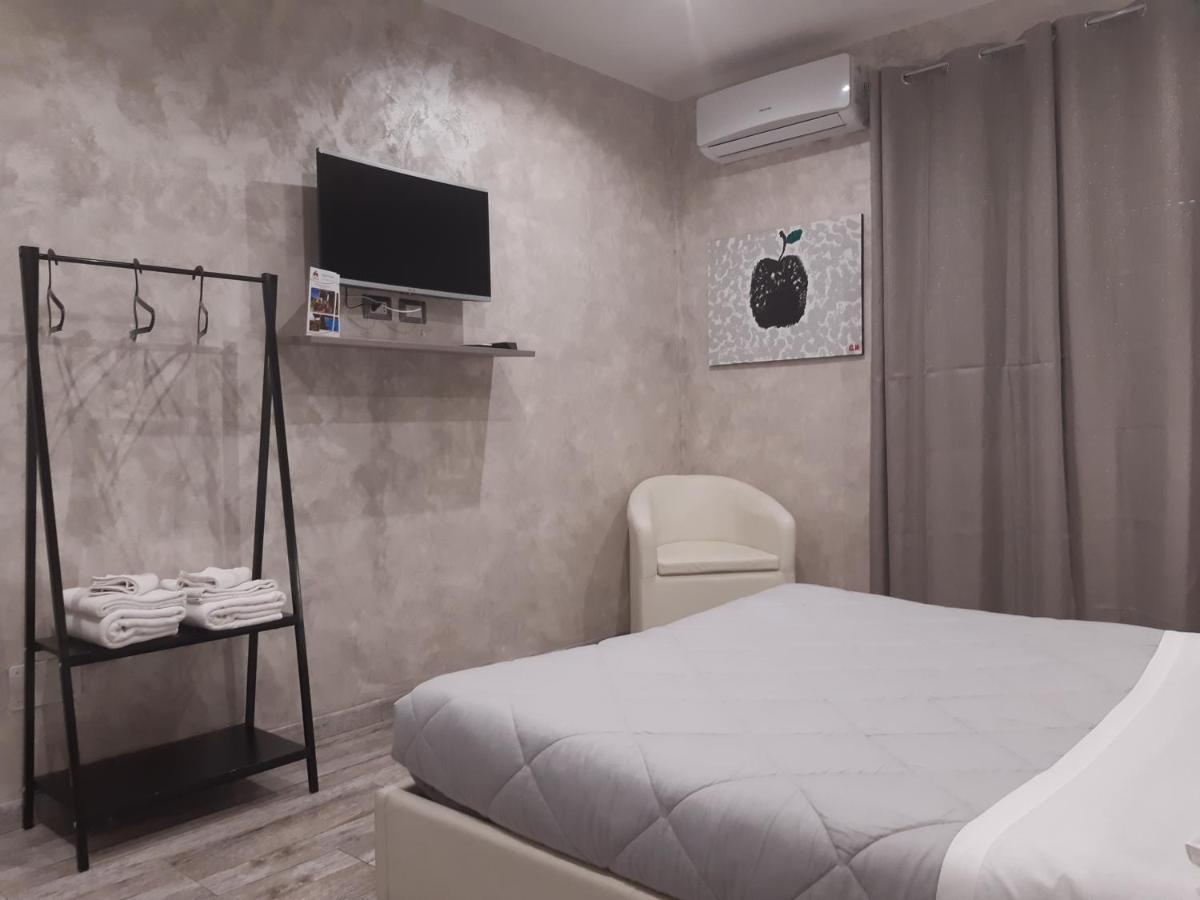 Apple Rooms Rome Airport Fiumicino Exterior photo A room at the hotel