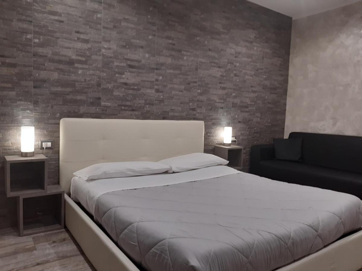 Apple Rooms Rome Airport Fiumicino Exterior photo A bedroom