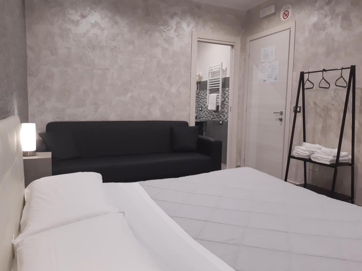 Apple Rooms Rome Airport Fiumicino Exterior photo A room at the hotel