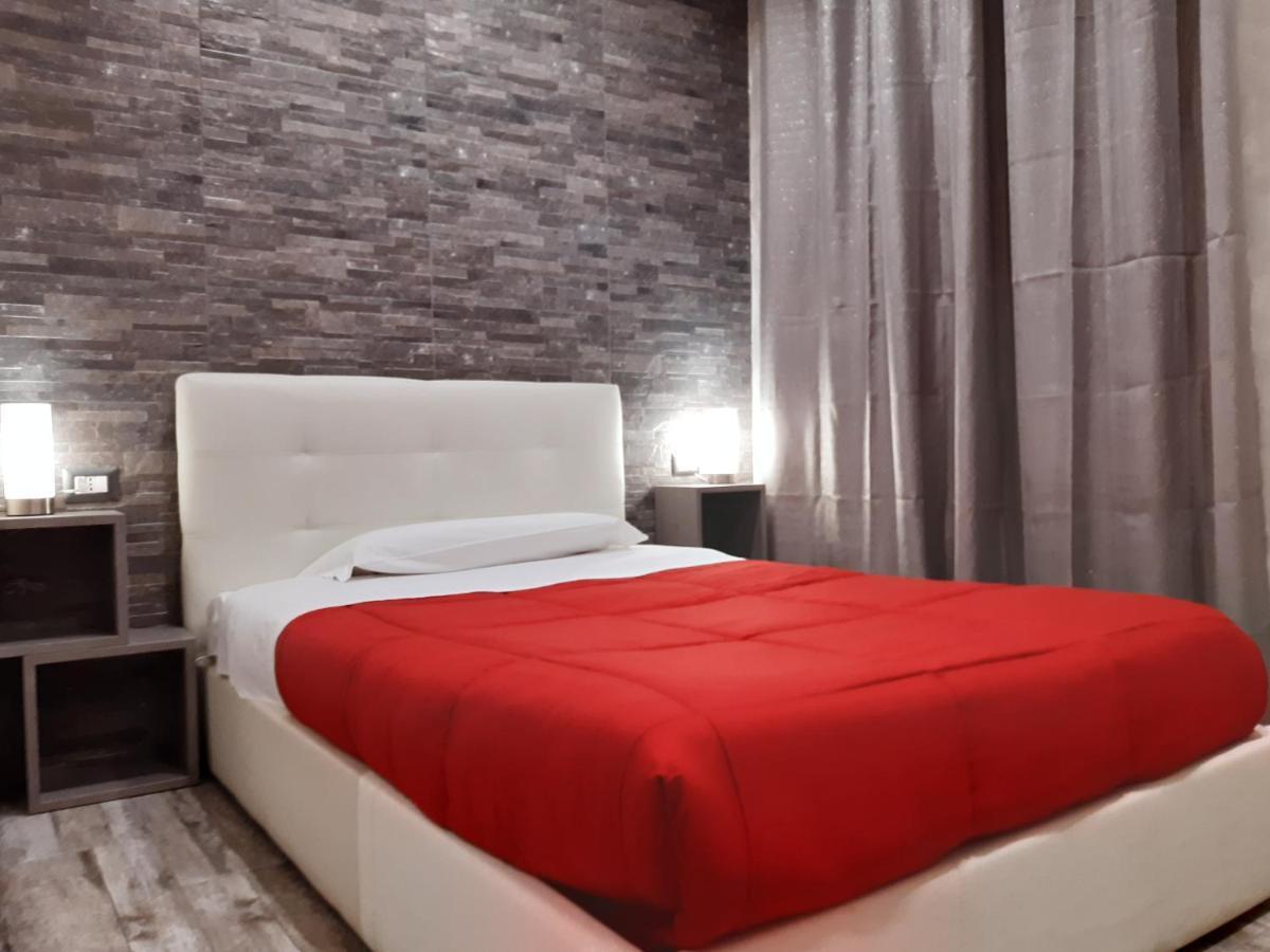 Apple Rooms Rome Airport Fiumicino Exterior photo A bed with a duvet