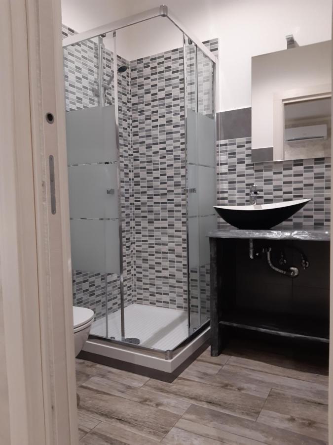Apple Rooms Rome Airport Fiumicino Exterior photo A shower cubicle